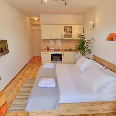 San Francis * Hvar Town